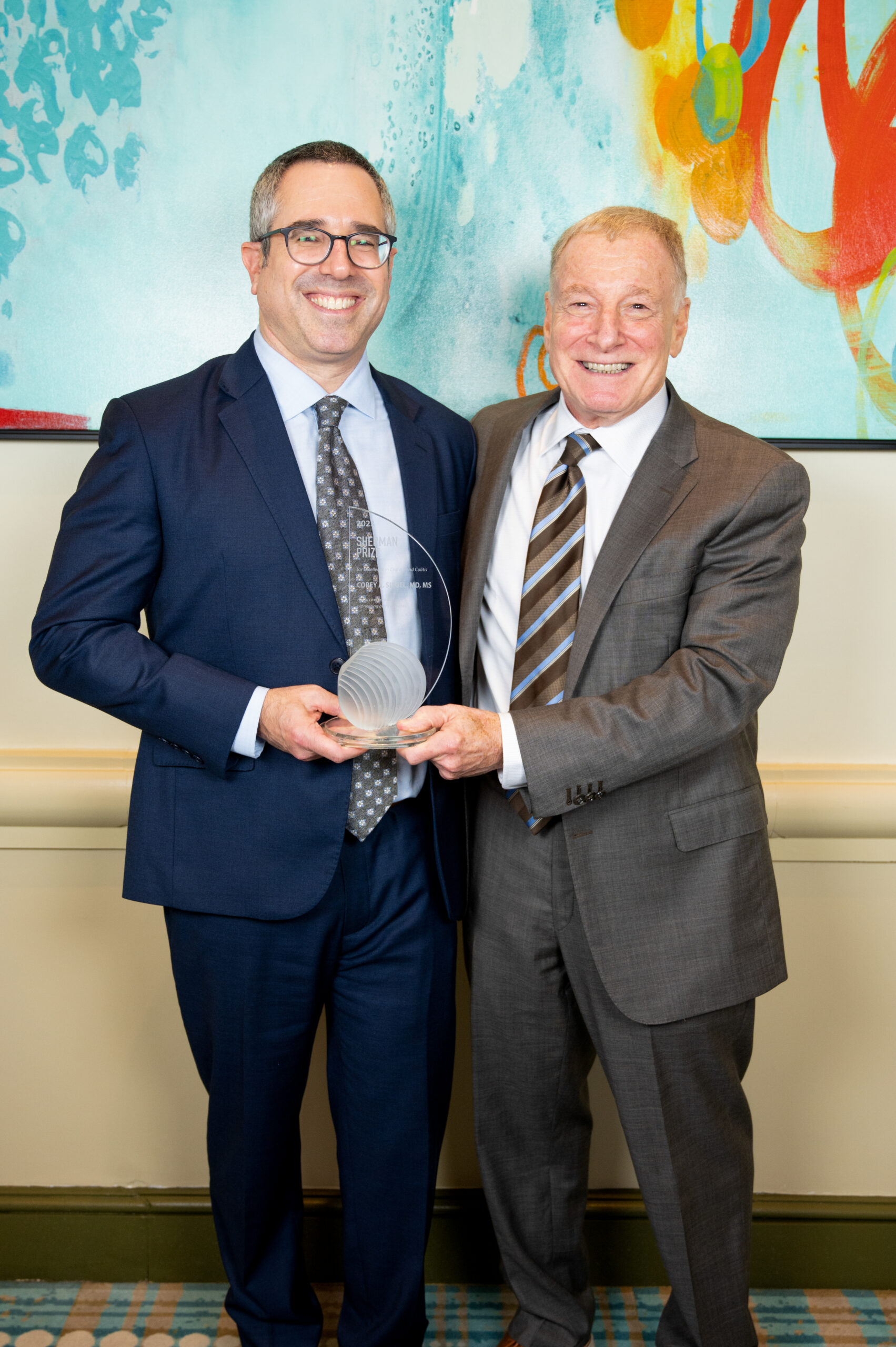 <p>2023 Sherman Prize Recipient Corey A. Siegel, MD, MS and 2023 Selection Committee Member Stephen B. Hanauer, MD, FACG</p>

